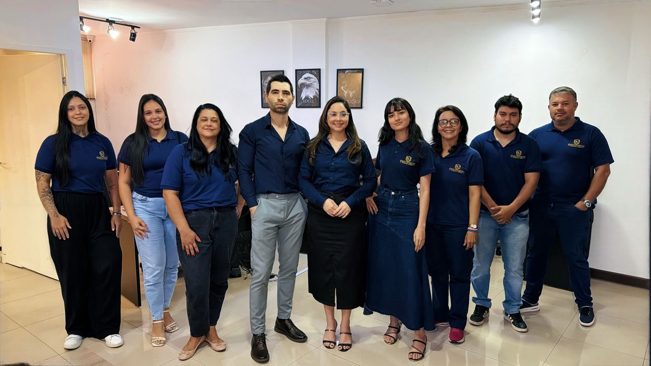 Equipe completa da Suprema Contabilidade no escritório, em Anápolis