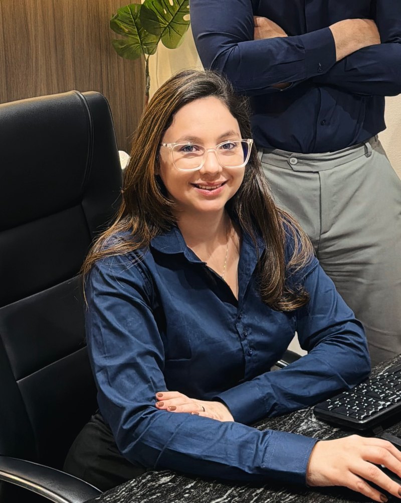 A proprietária em atendimento de consultoria na Suprema Contabilidade