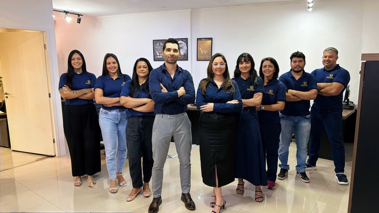 Equipe da Suprema Contabilidade reunida no escritório
