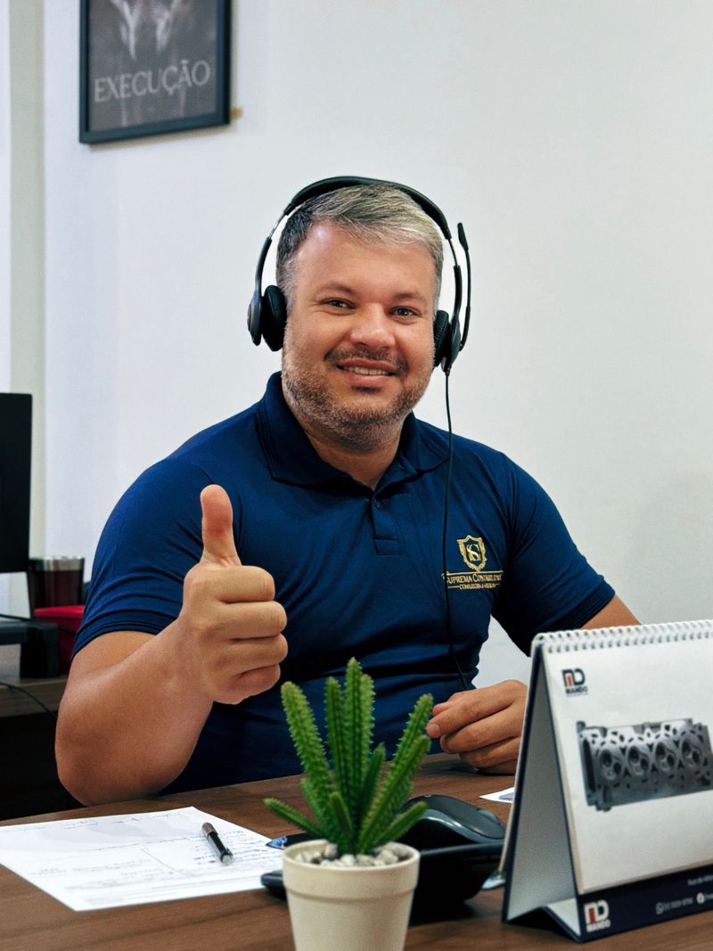 Atendimento da Suprema Contabilidade pelo telefone e WhatsApp