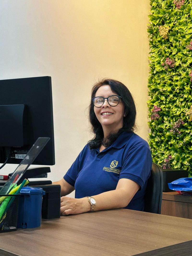 Atendimento no escritório da Suprema Contabilidade, ao lado do jardim vertical
